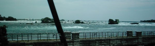 2005-0818-falls-stuck-ship.jpg