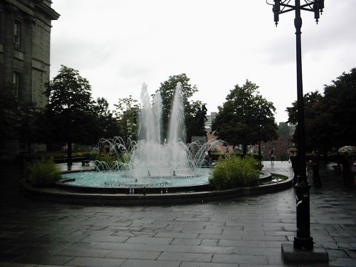 2005-0820-montreal-fountain-day.jpg