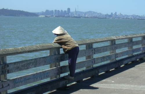 2003-0811-berkeley-pier-chinese-woman.jpg