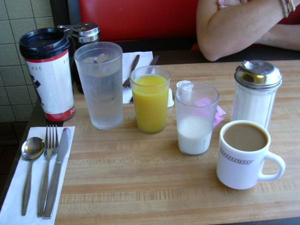 2003-0805-america-in-waffle-house-albuquerque-nm.jpg