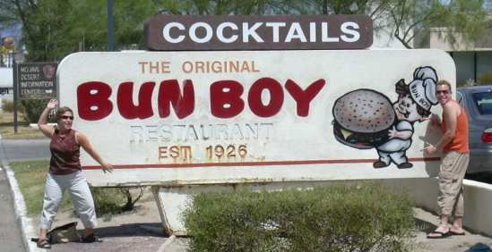 2003-0807-bun-boy-restaurant-sign-baker-ca.jpg