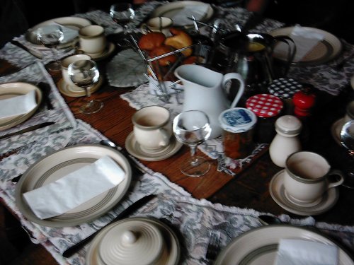 2005-0820-bnb-breakfast-table.jpg