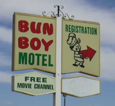 2003-0807-bun-boy-motel-baker-ca.jpg